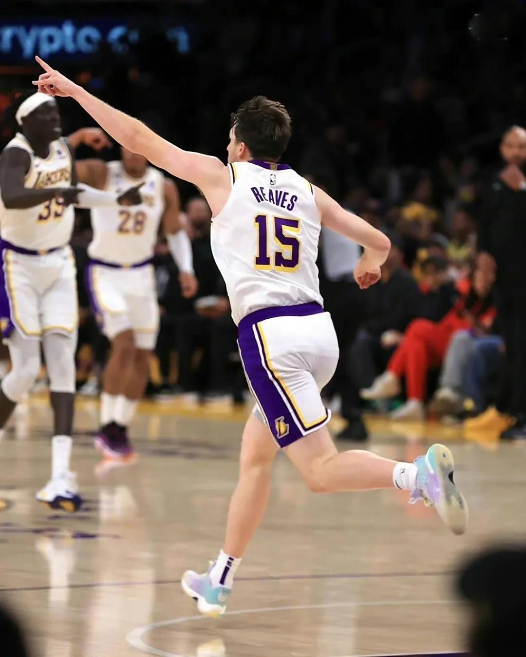 詹姆斯连续十五场比赛得分超过领先优势明显，切尔西不断突破！比赛高潮迭起的简单介绍